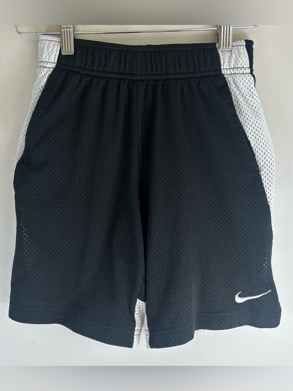 Nike Kids Shorts Mesh Athletic Black & White Gym Basketball Pockets Size S EUC